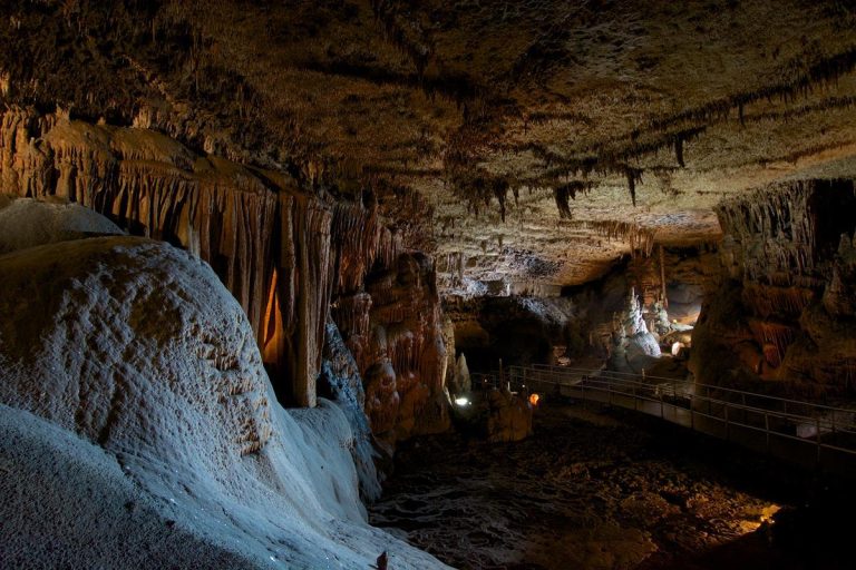 Blanchard Springs Caverns in Arkansas 2 768x512