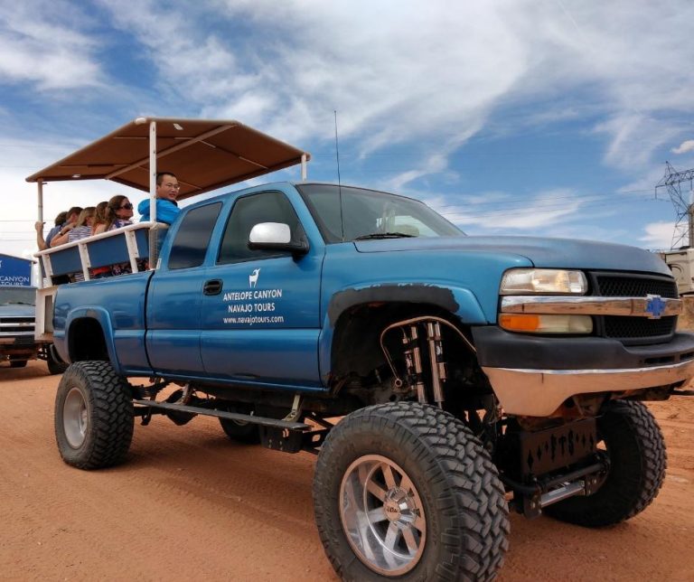 Antelope Canyon Navajo Tours group tour. Photo credit Antelope Canyon Navajo Tours Facebook 768x644