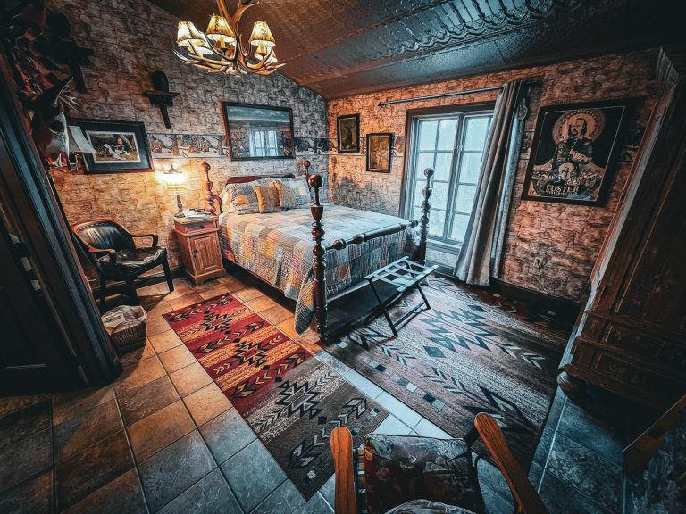 Historic Farnsworth House Inn interior 1. Photo credit Farnsworth House Inn Facebook 768x576