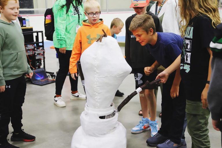 Minnesota Discovery Center STEM 2. Photo credit Facebook 768x512
