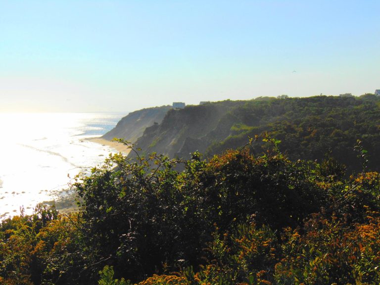 Mohegan Bluffs Rhode Island 768x576