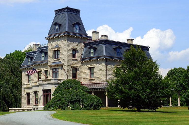 Newport Mansions Skip Plitt Cville Photography CC BY SA 3.0 768x510