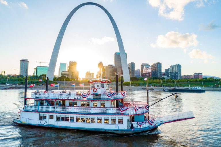 Riverboats at the Gateway Arch Photo credit Gateway Arch 768x512