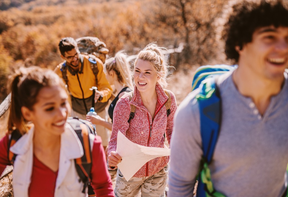 Traveling encourages teamwork among students and teachers. Photo courtesy of Freepik