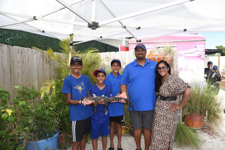 Everglades Holiday Park animal encounters 2. Photo credit Everglades Holiday Park Facebook 768x513