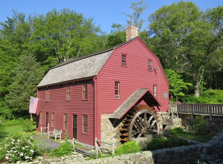 Gilbert Stuart Birthplace and Museum in RI exterior. Photo credit Gilbert Stuart Birthplace and Museum Facebook 768x566