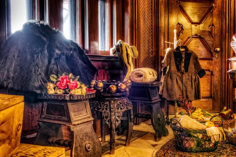 Mark Twain House Museum exhibit 1. Photo credit The Mark Twain House Museum Facebook 768x511