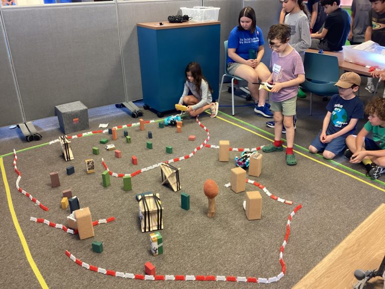 The Robo Hub STEM activities. Photo credit The Robo Hub Facebook 768x576