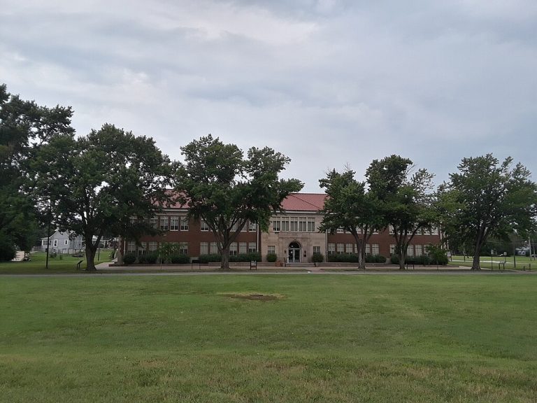Brown v. Board of Education National Historical Park attribution Ser Amantio di Nicolao on creative commons 2 768x576