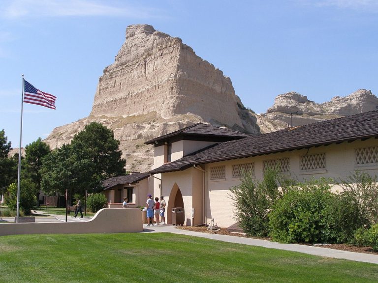 Scotts Bluff National Monument Chris Light at English Wikipedia CC BY SA 3.0 768x576