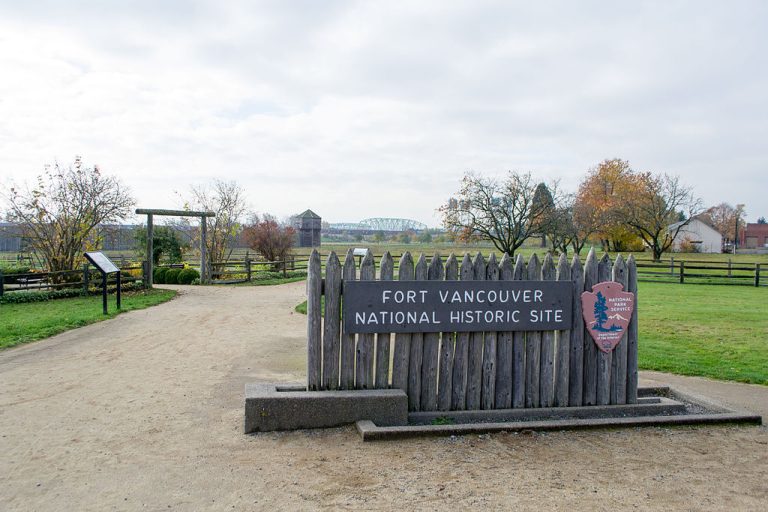 Fort Vancouver National Historic Site Visitor7 CC BY SA 3.0 2 768x512