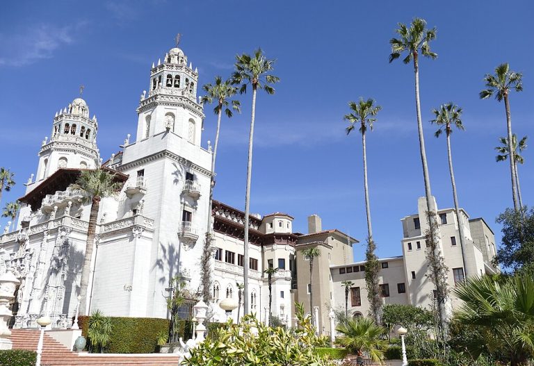 Hearst Castle Teogeorge CC BY SA 4.0 768x527