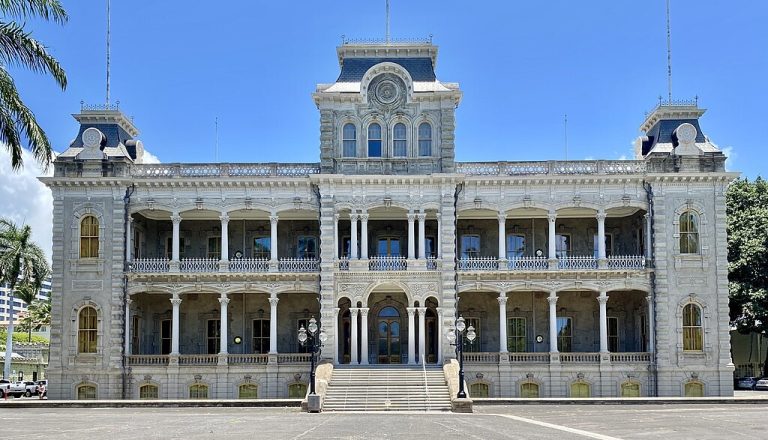 Iolani Palace w lemay CC BY SA 2.0 768x440