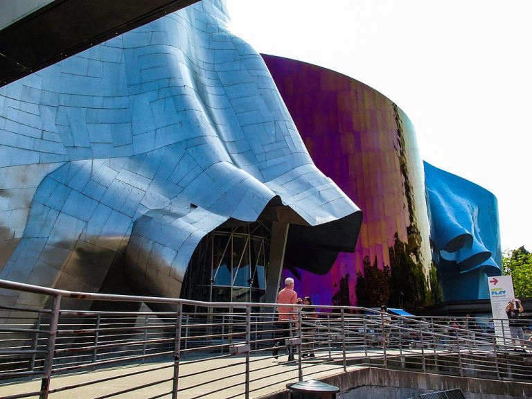 MoPOP – Museum of Pop Culture Burley Packwood CC BY SA 4.0 768x576