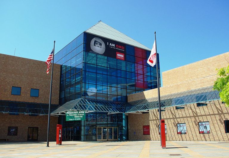 OMSI – Oregon Museum of Science and Industry M.O. Stevens CC BY SA 3.0 768x529