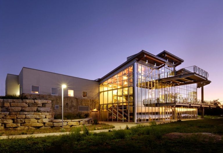 Dewey Short Visitors Center 768x525