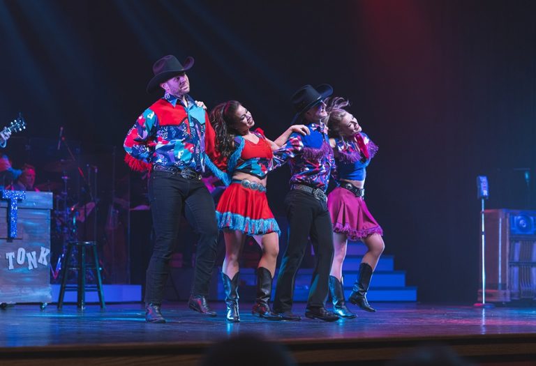 Country Tonite Theatre in Pigeon Forge.  768x525