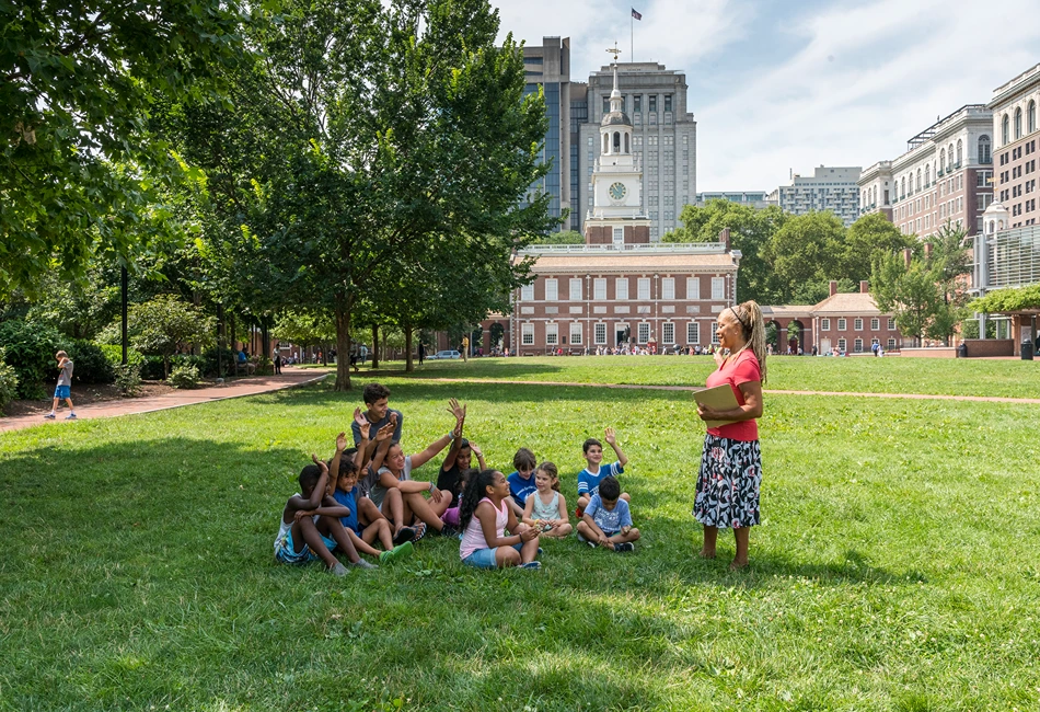 Independence Mall student tour in Philadelphia. Photo credit - PHLCVB